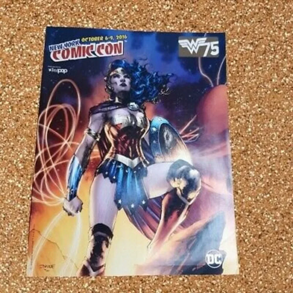 NYCC New York Comic Con 2016 Program Wonder Woman Walking Dead  Book